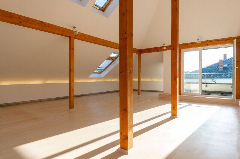 Striesen – liebevoll sanierte Atelier-Wohnung in ruhiger Lage mit Dachterrasse, 1309 Dresden