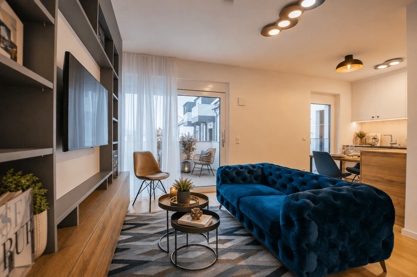 Elegantes Wohnen mit Stil. Möblierte 2-Zimmer-Wohnung mit Balkon., 81373 München (Sendling Sendling-Westpark)