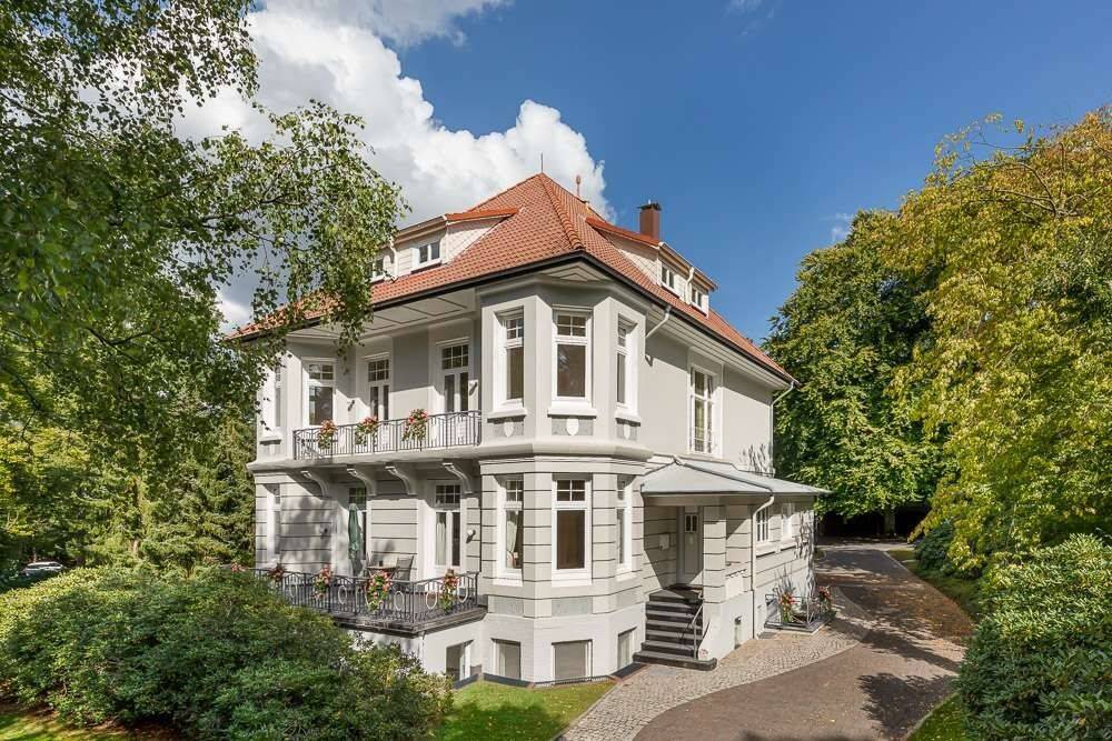 Traumvilla mit viel Platz zum Wohnen, Arbeiten und Hobbys – COURTAGEFREI, 21521 Aumühle