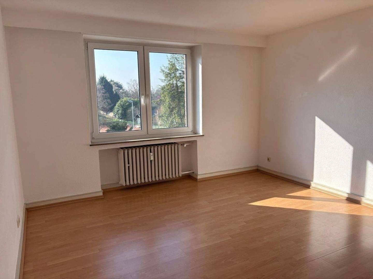 Gemütliche und top geschnittene 2 Zimmer Wohnung mit Balkon im 3 Parteienhaus ! Traumhaftes Wohnen direkt am Grenzlandstadion und Fachhochschule !, 41236 Mönchengladbach (Bonnenbroich Geneicken Heyden Mülfort Rheydt)
