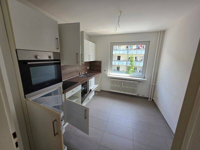Zum 01.08: Schöne Wohnung mit Einbauküche, 40227 Düsseldorf (Eller Oberbilk)