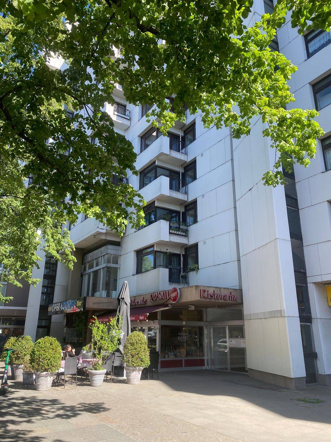4 Zimmer Eigentumswohnung mit 3 Balkons in Bestlage, 10627 Berlin (Charlottenburg-Wilmersdorf Charlottenburg)