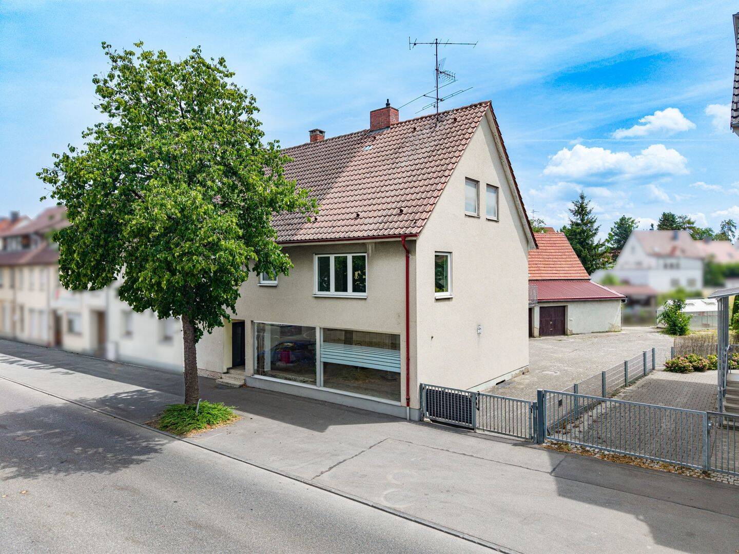 Charmant und einzigartig! Wohn- und Geschäftshaus mit durchdachtem Grundriss und eigenem Garten, 88471 Laupheim