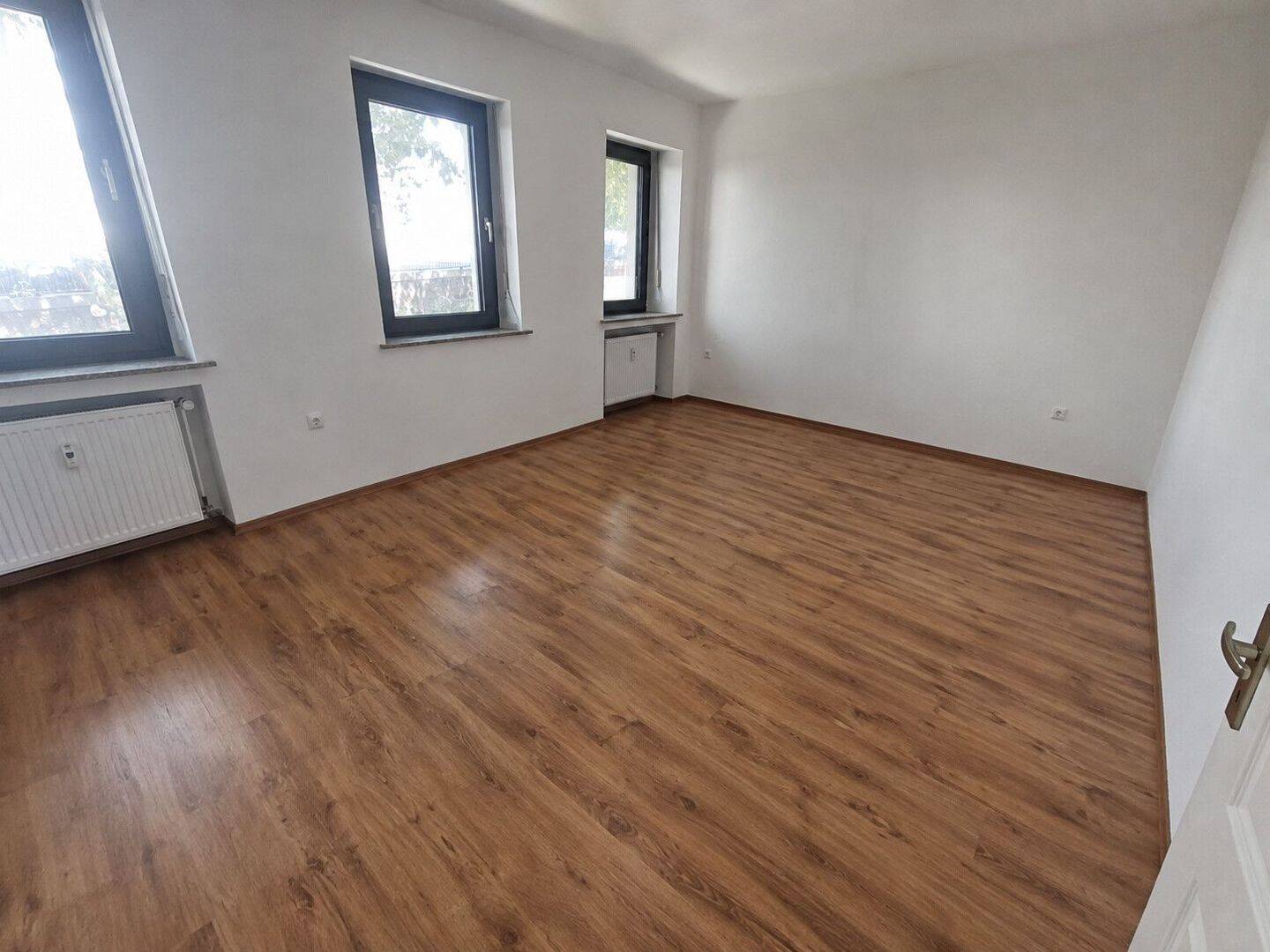 Renovierte 2 Zimmer Wohnung mit Dachterrasse, 41061 Mönchengladbach (Eicken Stadtmitte Waldhausen)
