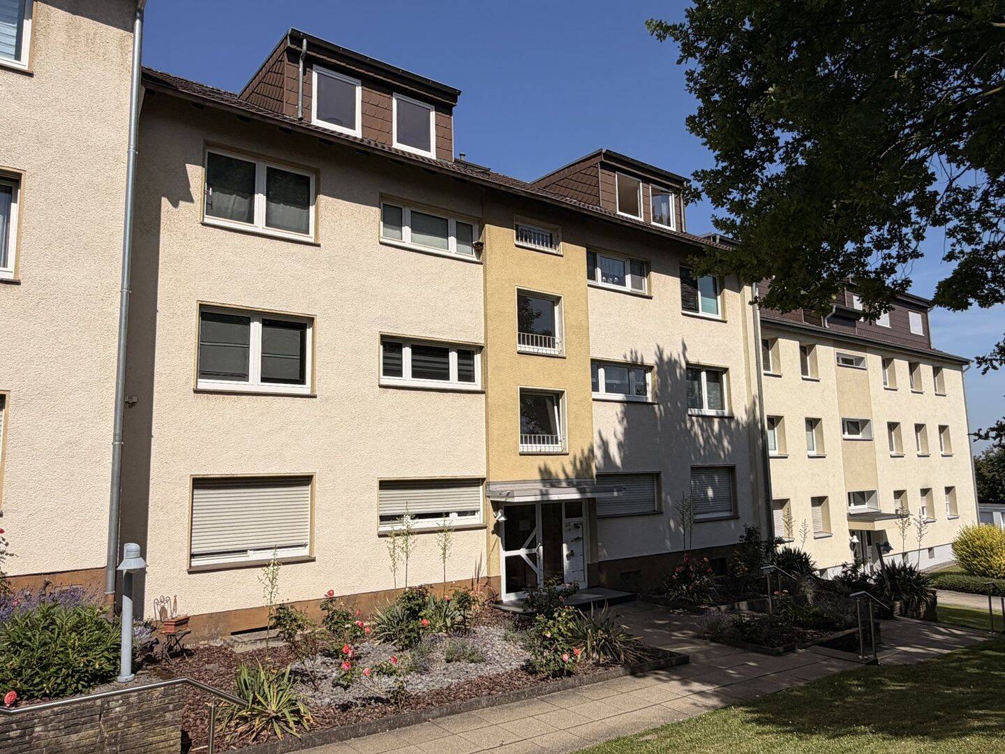 Große Wohnung mit Balkon, Stellplatz und Weitblick, 59425 Unna