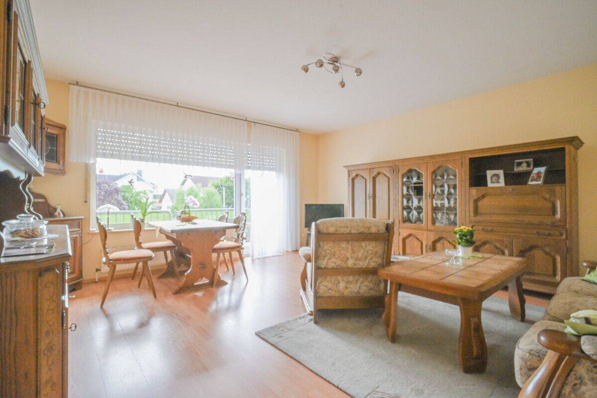 DIETZ: Gepflegte Obergeschosswohnung mit Balkon und Stellplatz in Babenhausen – Hergershausen., 64832 Babenhausen