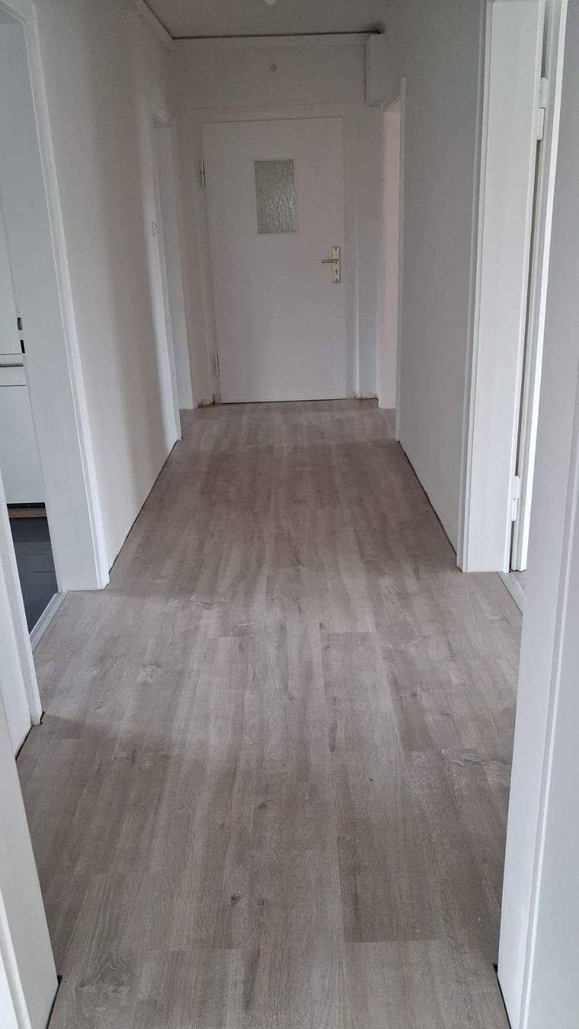 Schöne 4-Zimmer-Wohnung mit Balkon zu vermieten, 95030 Hof (Epplas Innenstadt Osseck Unterkotzau Wölbattendorf)