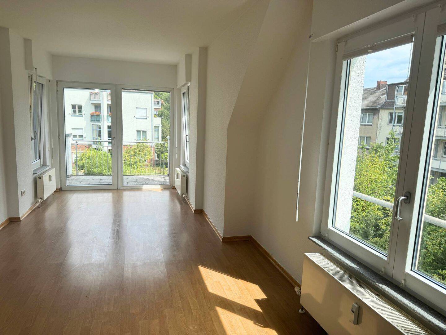 Geräumige 2-Zimmer-Wohnung mit EBK und BALKON in ruhiger Wohnlage, 47119 Duisburg (Beeck Laar Ruhrort)