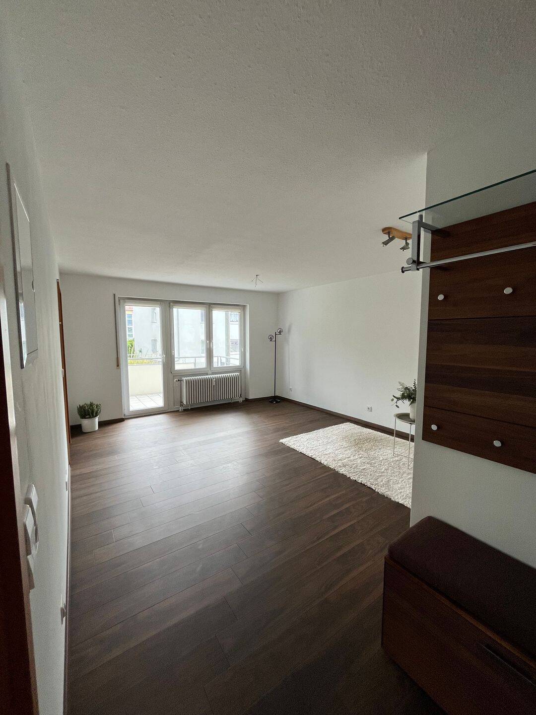 Gepflegte 2-Zimmer-Wohnung mit Balkon, TG-Stellplatz und Blick ins Grüne, 70374 Stuttgart (Bad Cannstatt Sommerrain)