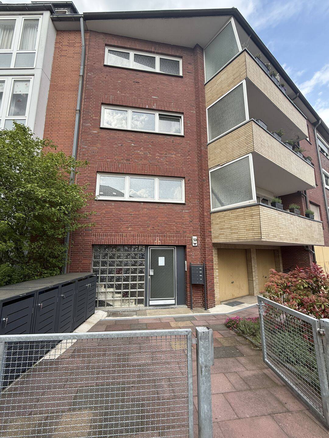 2 Zimmer mit über 100 m² Privatgarten, Garage & XXL-Keller, 40591 Düsseldorf (Eller Holthausen Oberbilk Wersten)