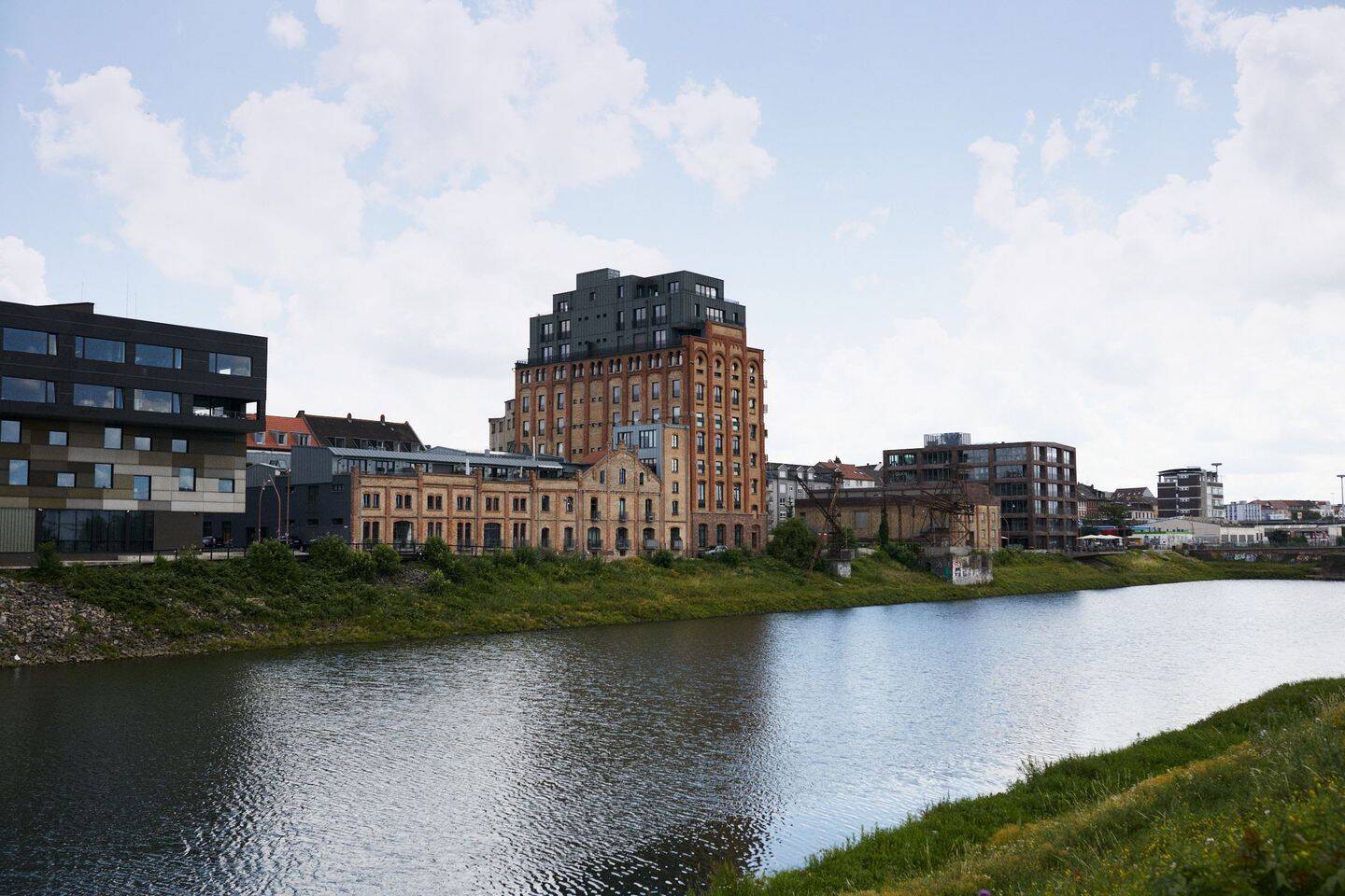 Hafenloft am Wasser mit Balkon und Tiefgaragenstellplatz, 68159 Mannheim (Jungbusch Mühlauhafen Quadrate)