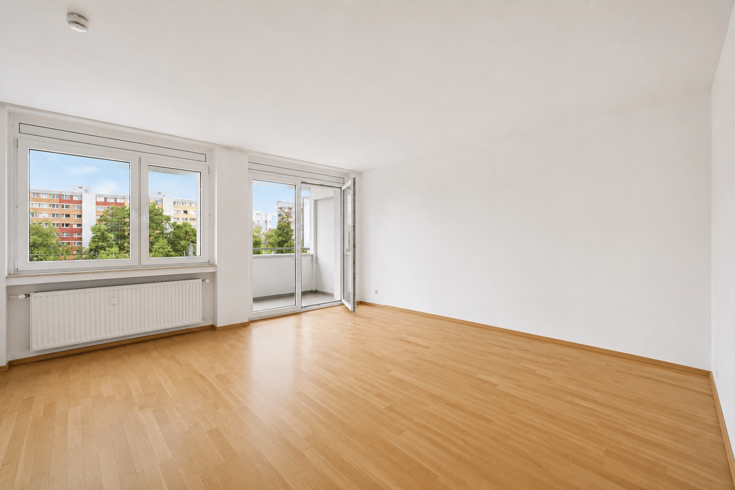 Wohnen zwischen Stadt und Natur: 2-Zimmer-Wohnung mit großem West-Balkon in Neuperlach, 81735 München (Berg am Laim Ramersdorf-Perlach Trudering-Riem)