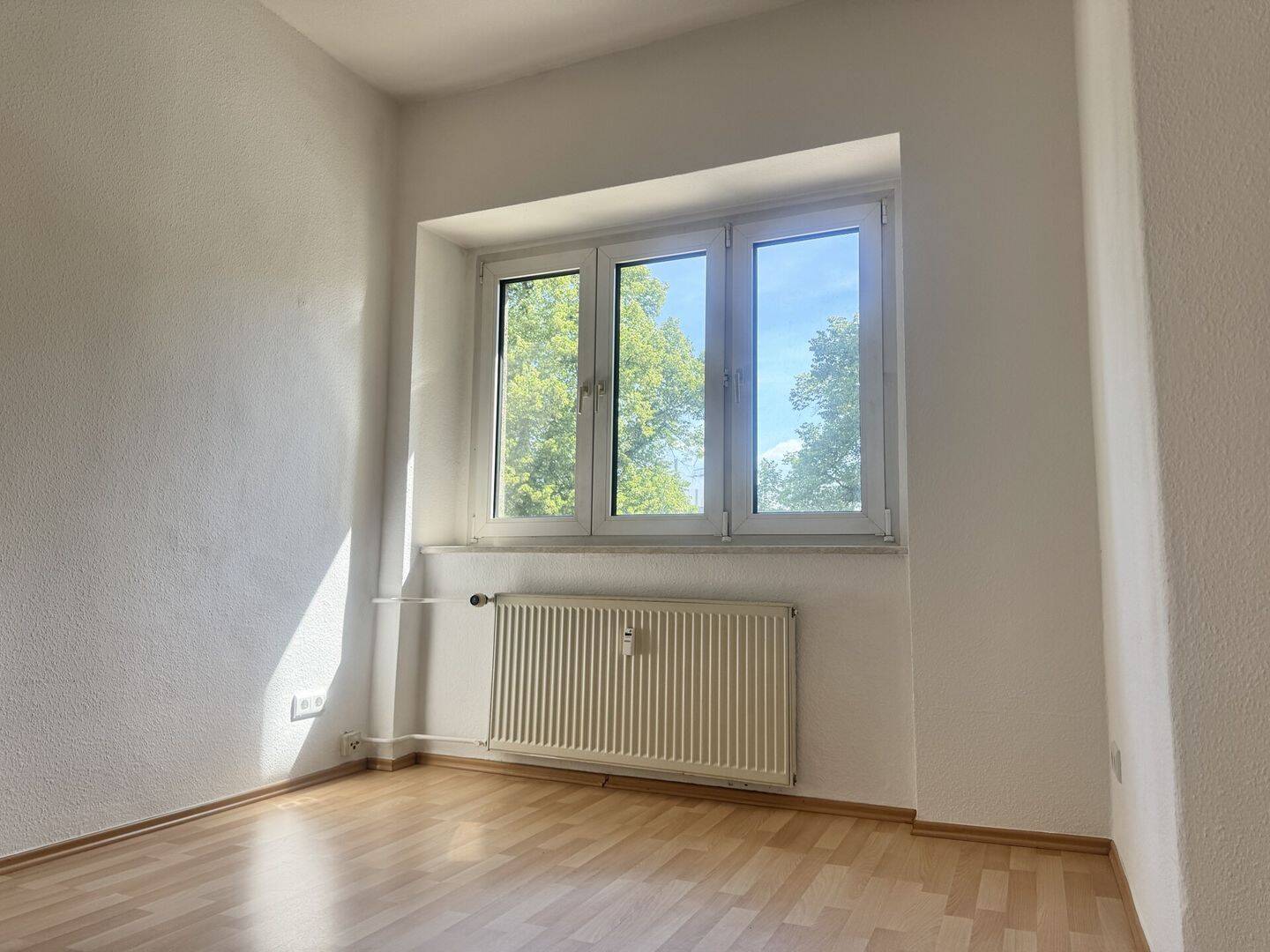 Schöne 2 Raum Wohnung mit Balkon in Dresden Löbtau mieten!, 1159 Dresden