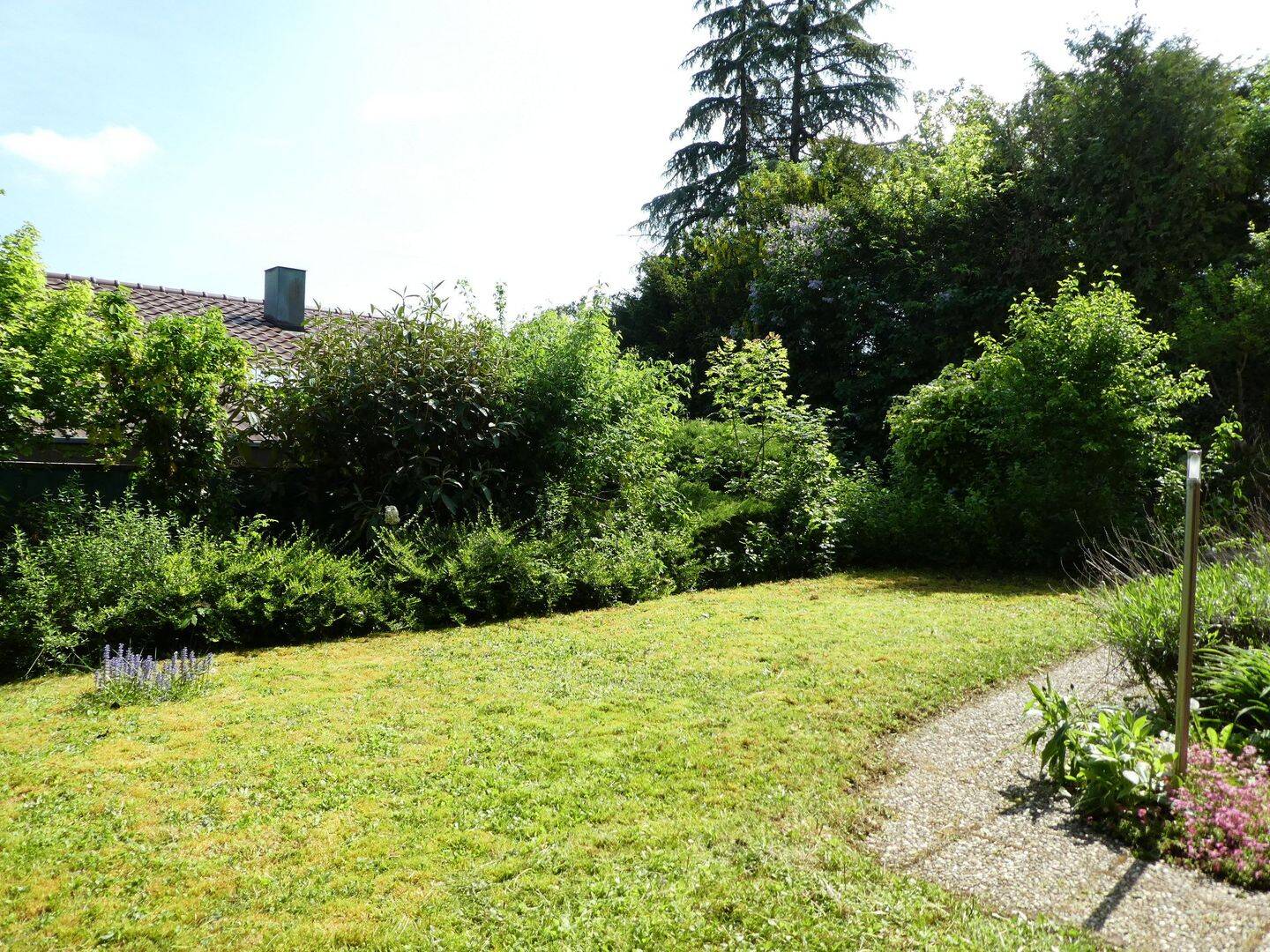 TOPLAGE GERLINGER HEIDE ! 2,5-Zimmer-Wohnung mit Garten und großem Nebenraum (ca. 34qm, Tageslicht und Bad/WC), 70839 Gerlingen