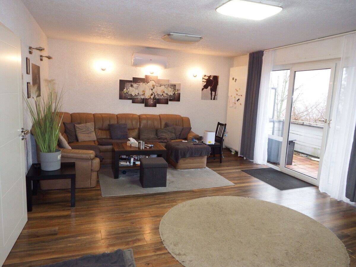Innen kernsaniertes EFH mit großem Grundstück, Pool, ca. 80 qm großer Garage und positiver Bauvoranfrage