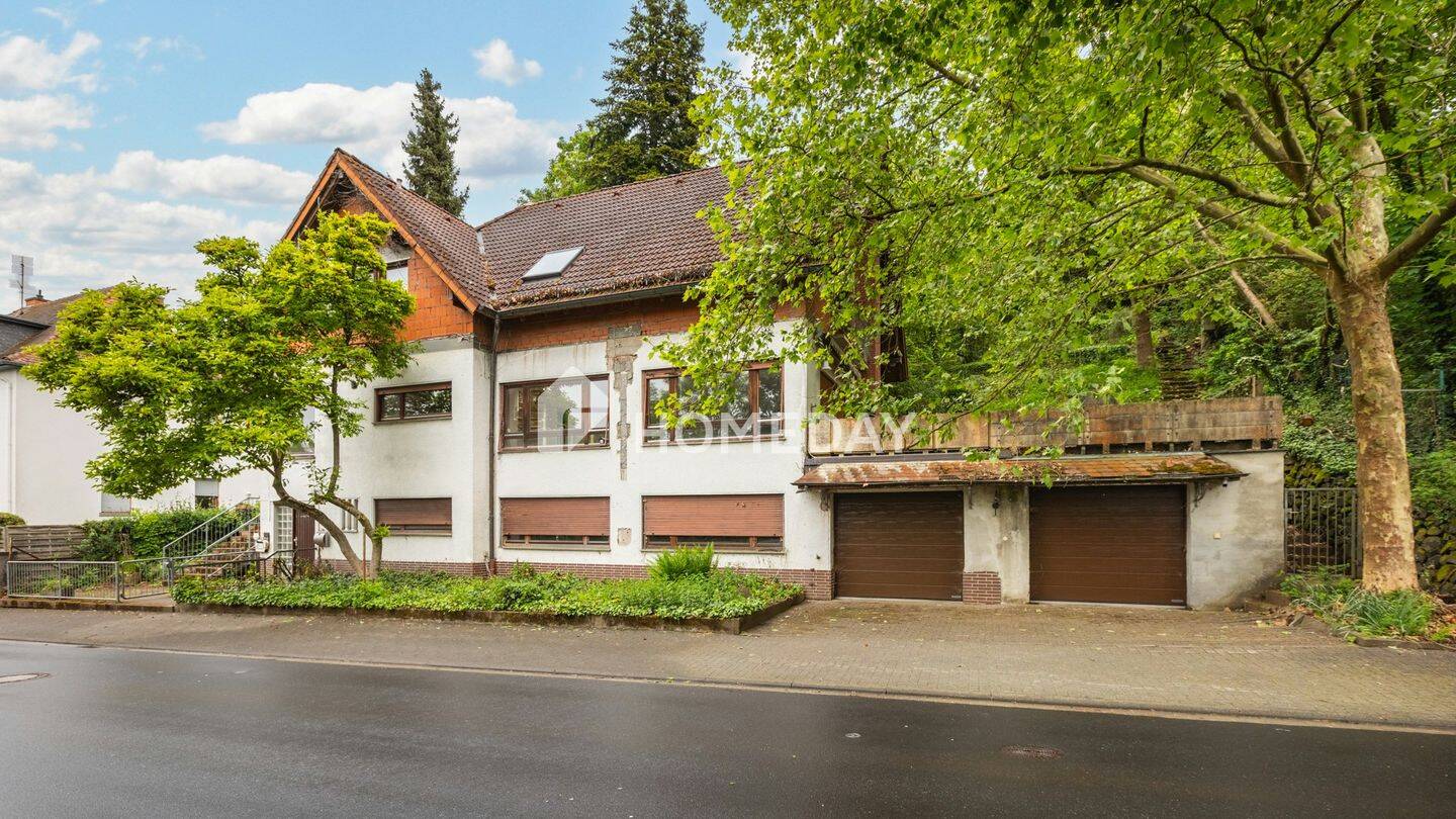 Großzügiges Mehrfamilienhaus mit drei Wohneinheiten in ruhiger Lage von Schotten, 63679 Schotten