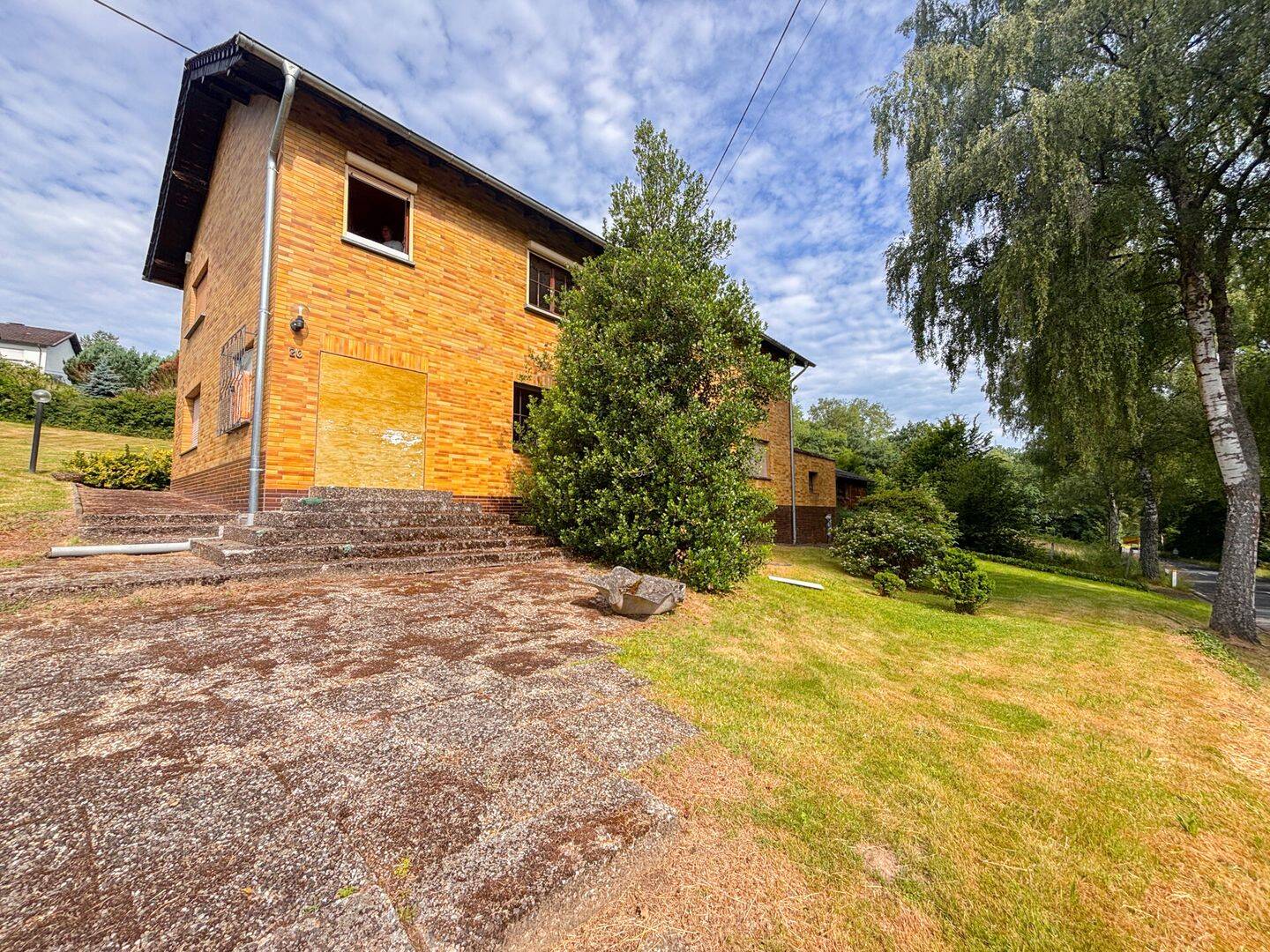 Sanierungsobjekt mit viel Potenzial – Ein-/Zweifamilienhaus in ruhiger Lage von Windeck!, 51570 Windeck