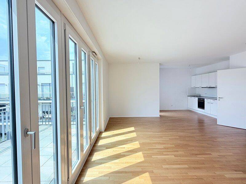 Großzügige Wohnung mit Wintergarten und Balkon sucht Mieter: 3-Zimmer, 119m², 65187 Wiesbaden (Biebrich Wiesbaden)