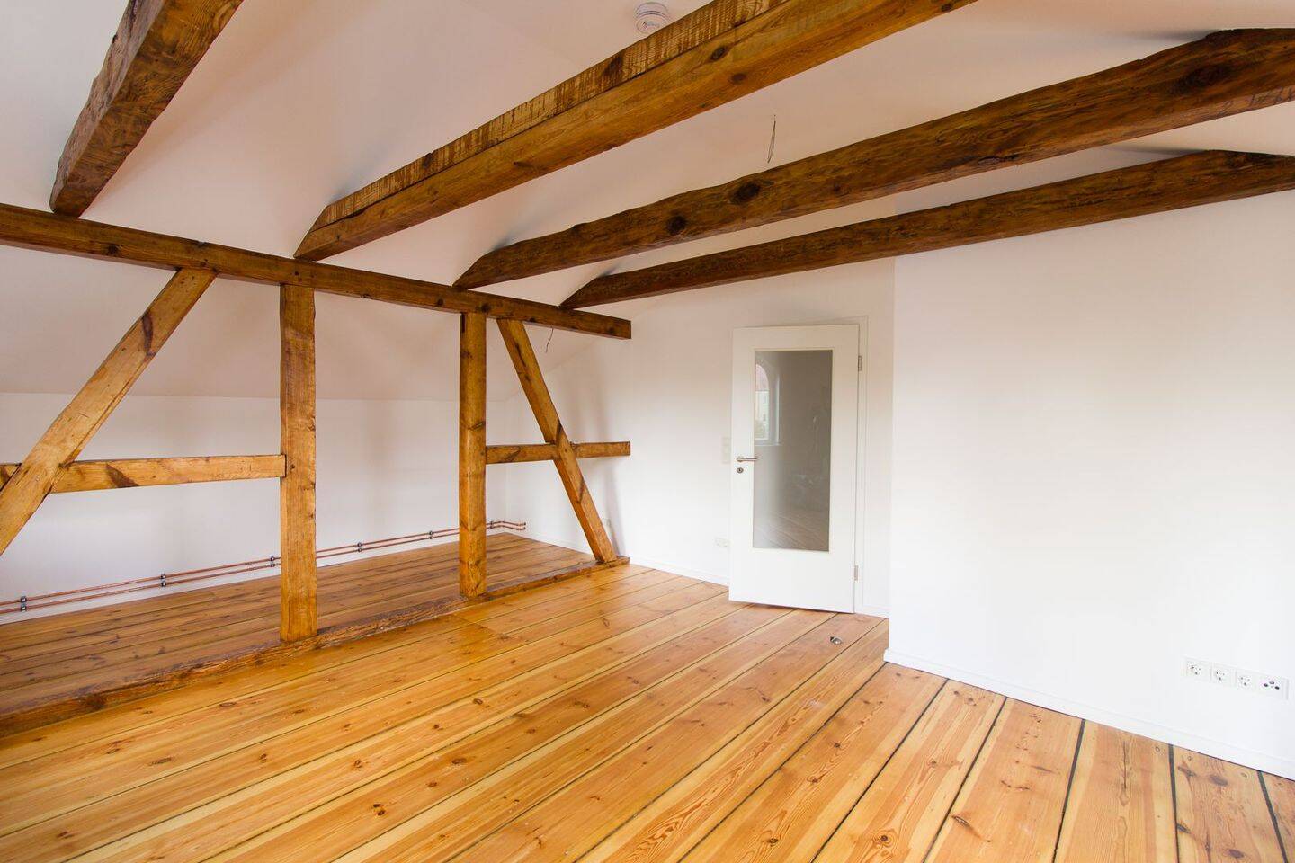 Erstbezug nach Kernsanierung: Stilvolle 2‑Zimmer im Dachgeschoss, 14542 Werder (Havel)
