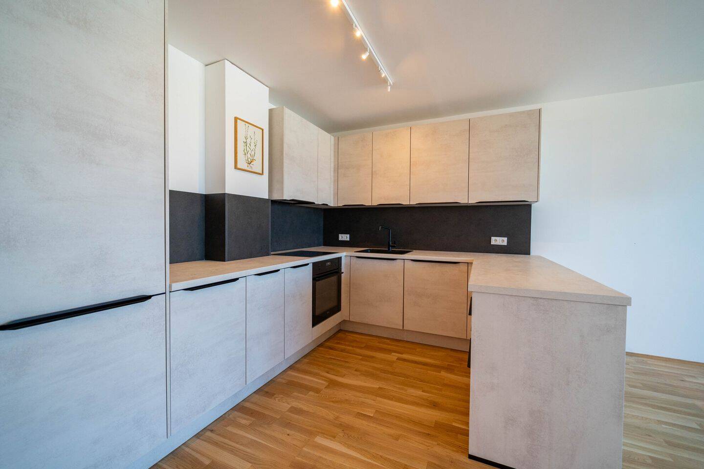 Attraktive 2-Zimmer-Wohnung im 12. Stock mit Weitblick, 93051 Regensburg (Galgenberg Großprüfening-Dechbetten-Königswiesen Kumpfmühl-Ziegetsdorf-Neuprüll)