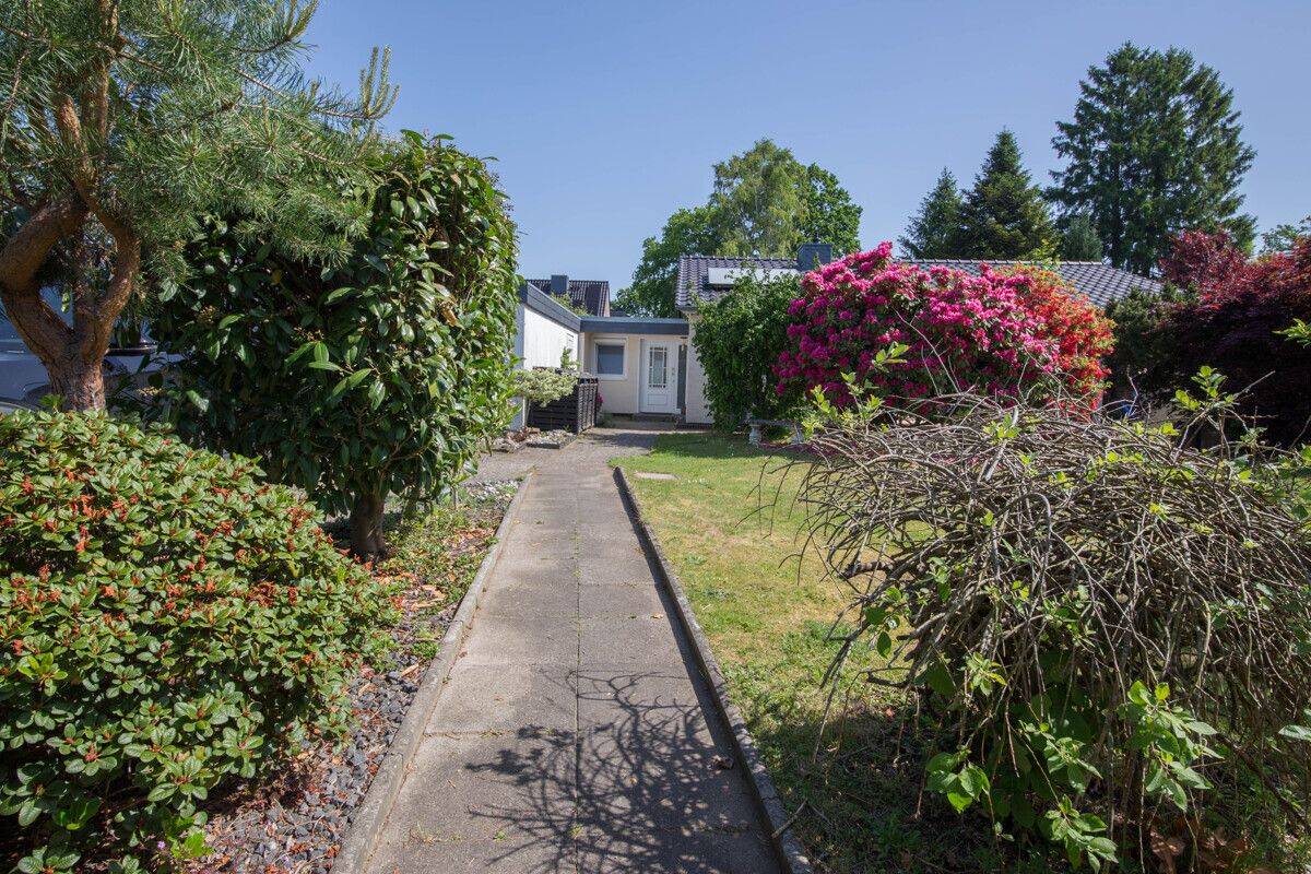 Bungalow mit Teilkeller und Gartensauna & der Option, das Nachbarhaus zu erwerben, 22846 Norderstedt