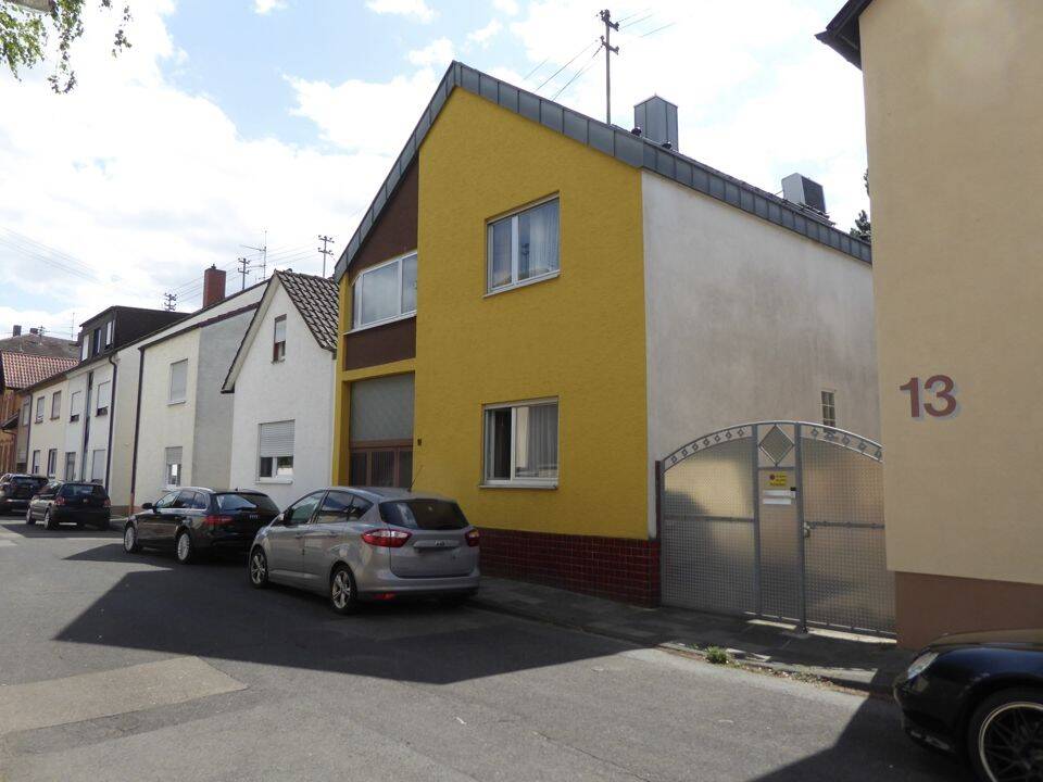 Viel Potenzial in Oggersheim: Sanierungsbedürftiges Ein- bis Zweifamilienhaus mit Garage!, 67071 Ludwigshafen am Rhein (Oggersheim Ruchheim)