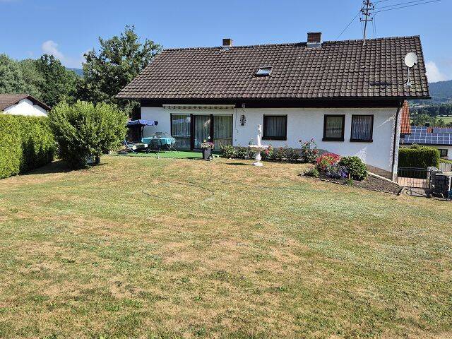 Hier fühlt sich die Familie wohl – Gepflegtes Einfamilienhaus in ruhiger Lage der Gemeinde Arrach, 93474 Arrach