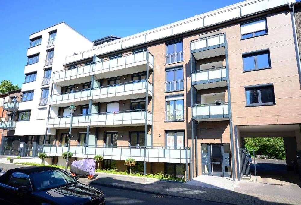 Moderne und großzügige 5 Zimmer-Wohnung über zwei Etagen mit separatem Eingang und Einbauküche, 40549 Düsseldorf (Heerdt Oberkassel)