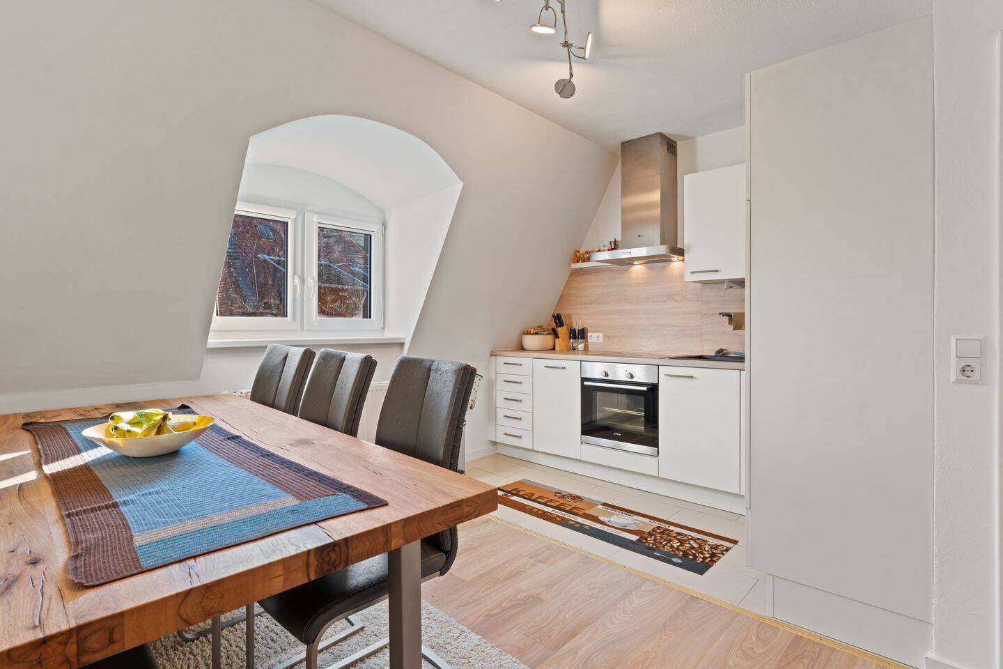 Neustadt-Nähe – gepflegte, sanierte Wohnung mit Balkon und Gartenanteil, 2 x Stellplatz, 67466 Lambrecht (Pfalz)