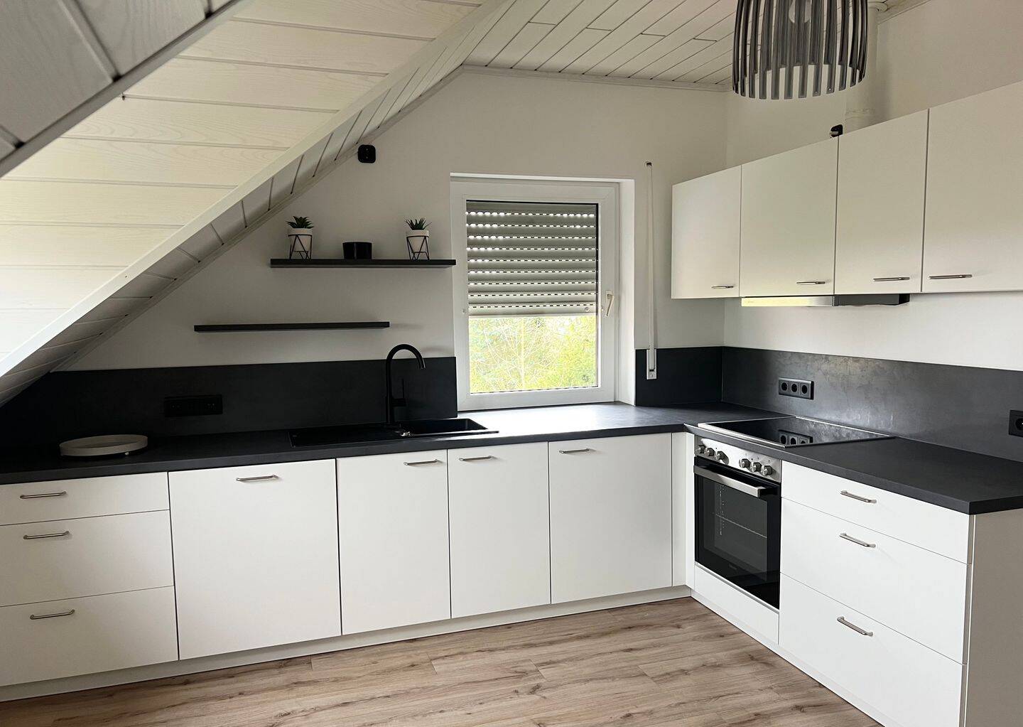 Frisch renovierte 4-5 Zimmer Wohnung mit Balkon und großem Garten, 35274 Kirchhain
