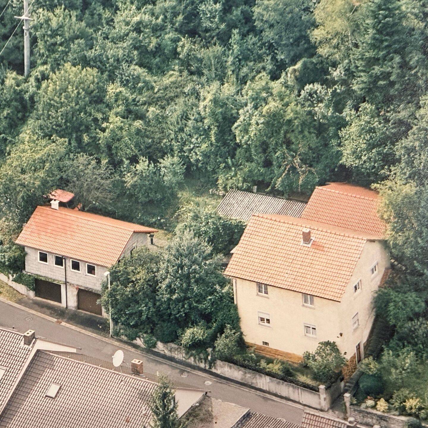 Charmantes Zweifamilienhaus in Ortsrandlage, 97453 Schonungen