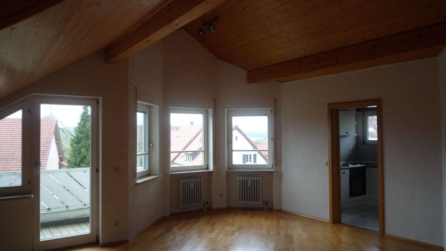 Schöne 2,5 Zi.- Dachgeschosswohnung in Riedheim, 78247 Hilzingen