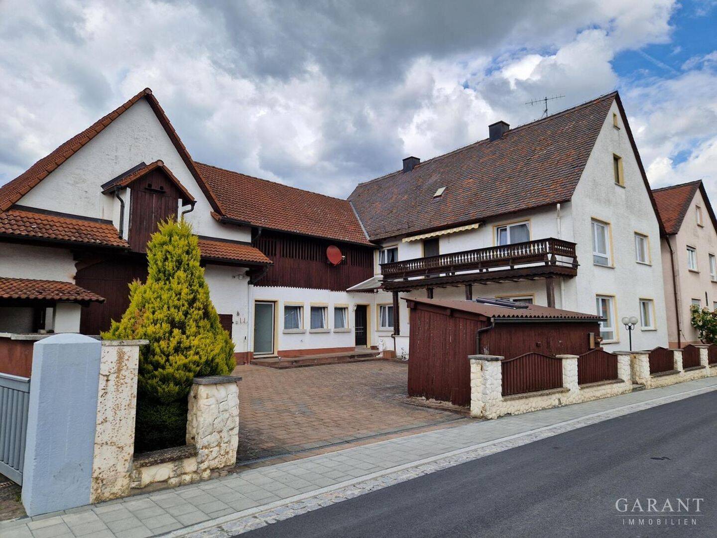 Charmantes Zweifamilienhaus mit Scheune und Gewölbekeller – Raum für Ideen, Generationen und Zukunft, 91352 Hallerndorf