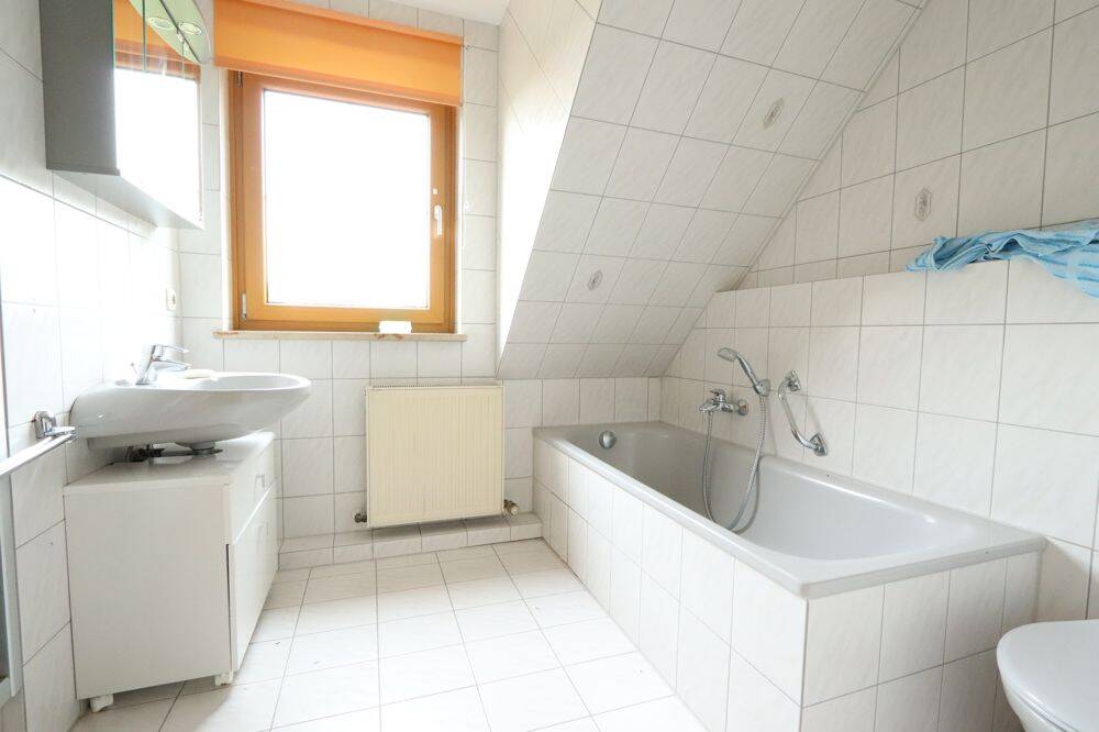 Gepflegte Doppelhaushälfte in Eckersdorf mit Garten, Garage und Stellplatz, 95488 Eckersdorf
