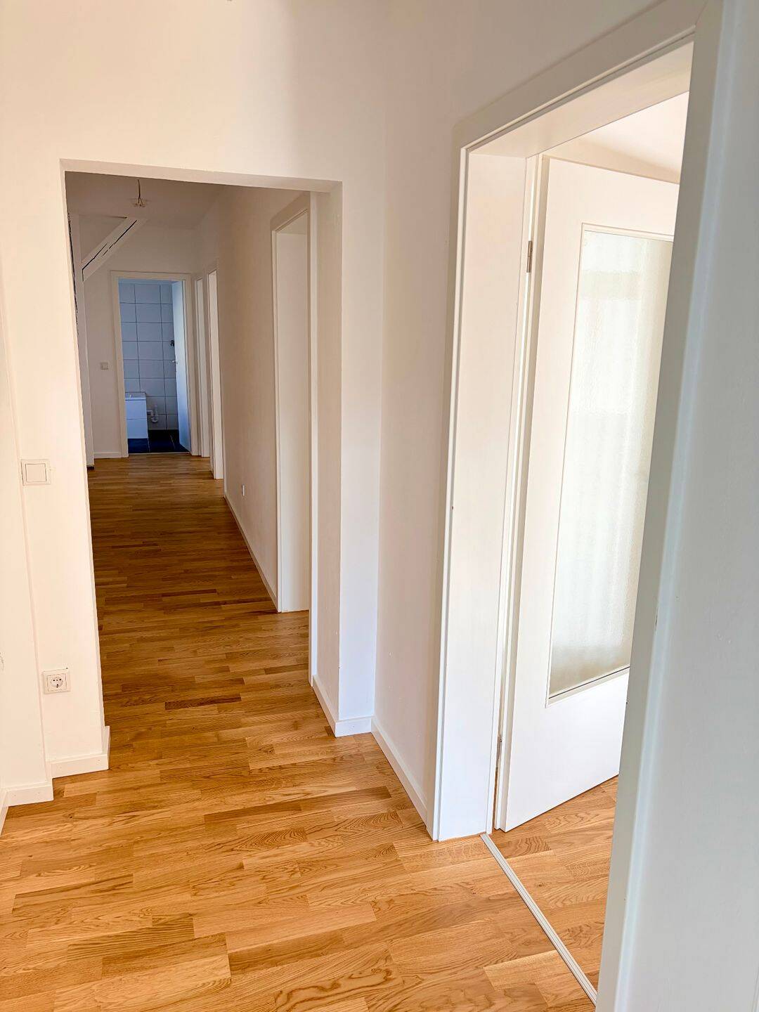Attraktive 4-Zimmer-Dachgeschosswohnung, 90439 Nürnberg (Großreuth bei Schweinau Schweinau Sankt Leonhard Sündersbühl)
