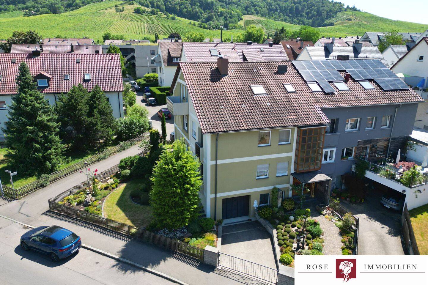 Großes Zweifamilienhaus mit schönem Garten, Sauna und Kamin in Fellbach, 70734 Fellbach
