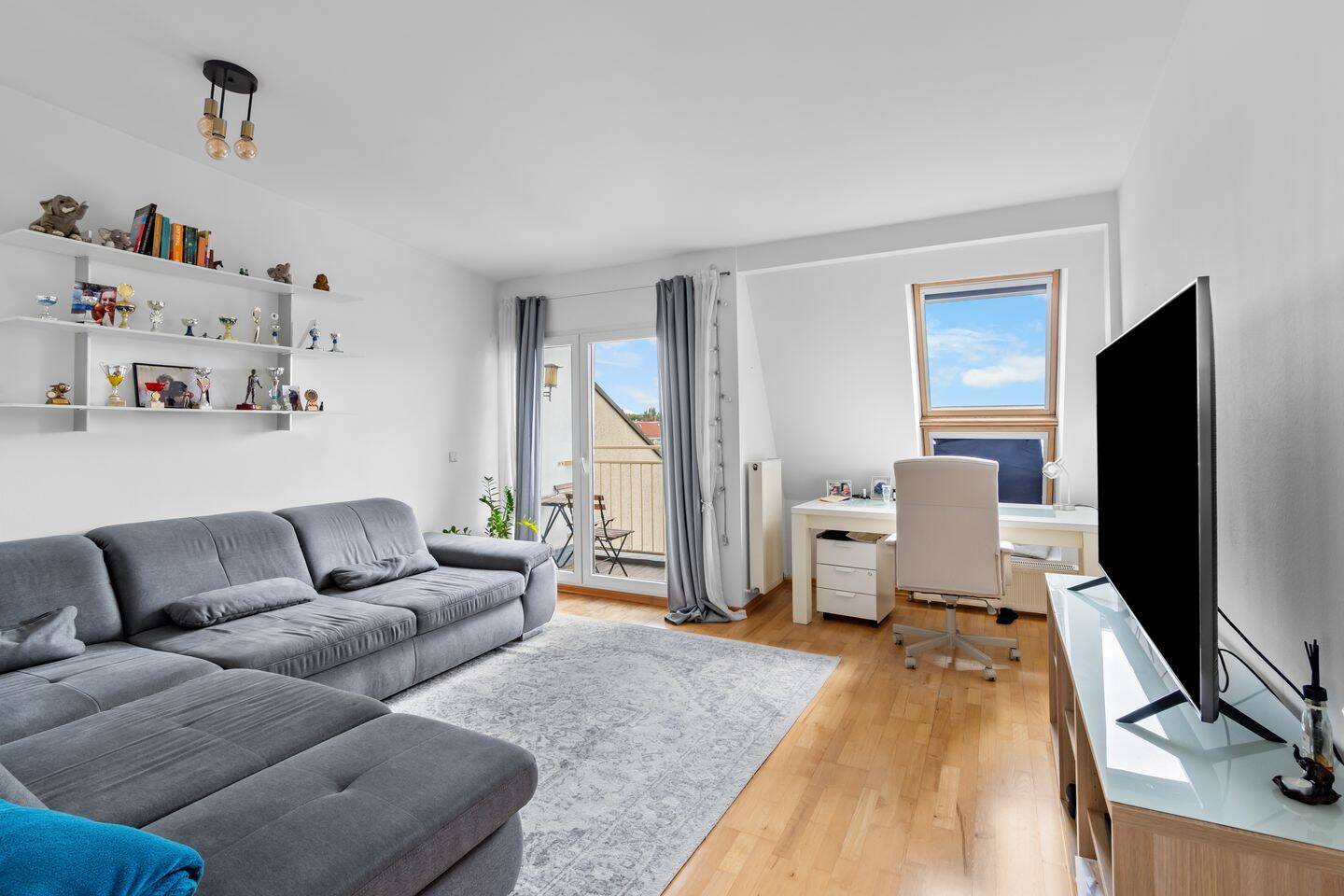Über den Dächern Charlottenburgs – charmante Wohnung mit Balkon und Ausblick, 14059 Berlin (Charlottenburg-Wilmersdorf Charlottenburg Westend)