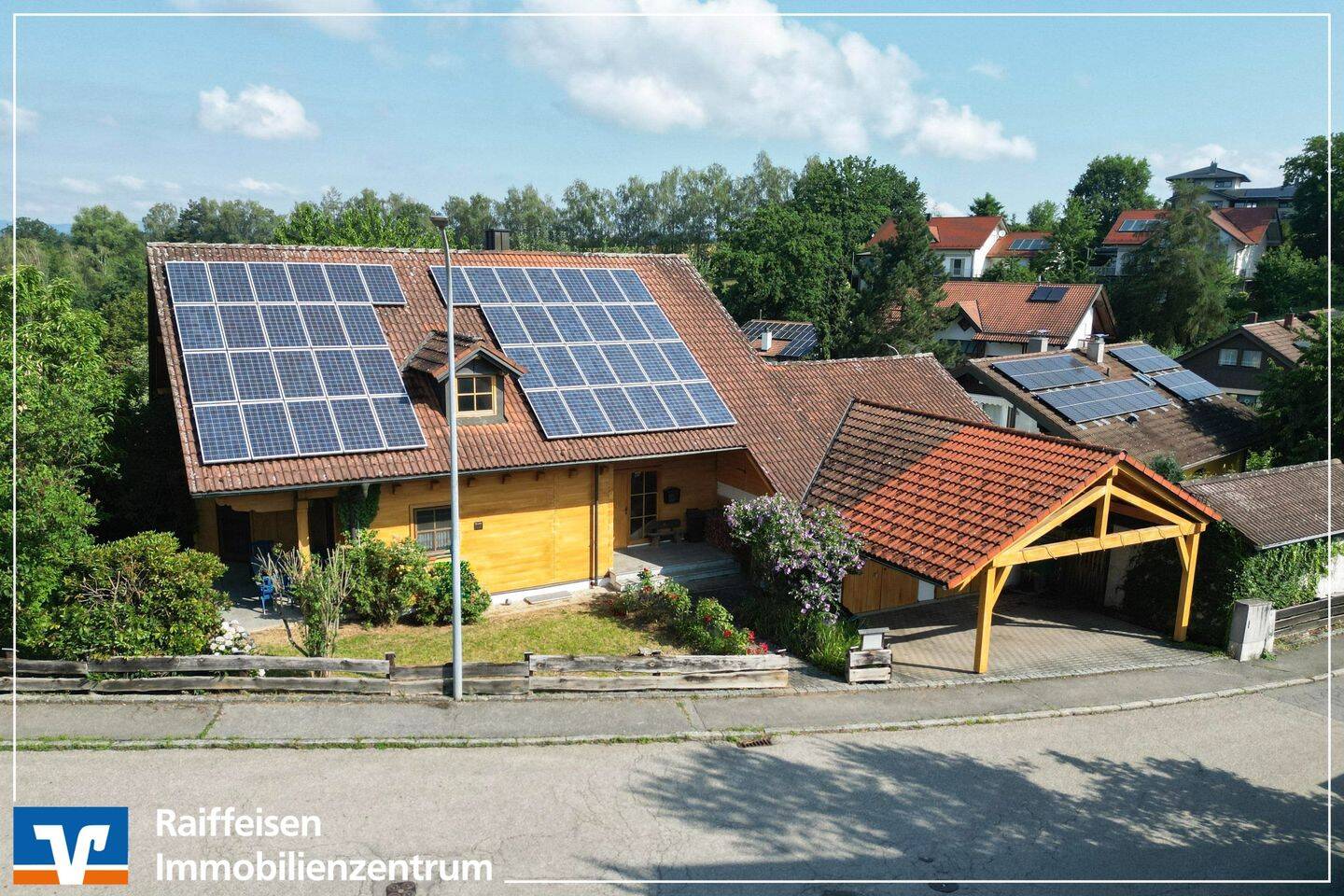 Charmantes Einfamilienhaus mit Garten und Doppelgarage in Bogen, 94327 Bogen