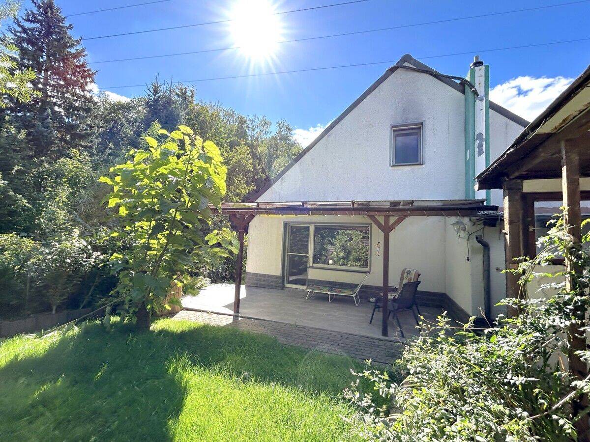großes Grundstück mit 2 EFH sowie 1 weiteres Objekt vermietet (freiwerdend ) Bestpreis, 8393 Meerane