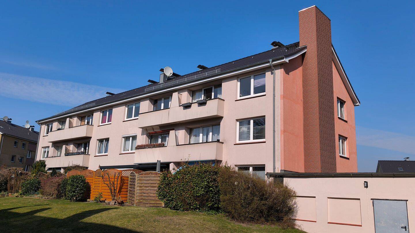 Vermietete und sehr gepflegte 3-Zimmer-Wohnung mit Balkon in Ortsrandlage von Uetersen, 25436 Uetersen