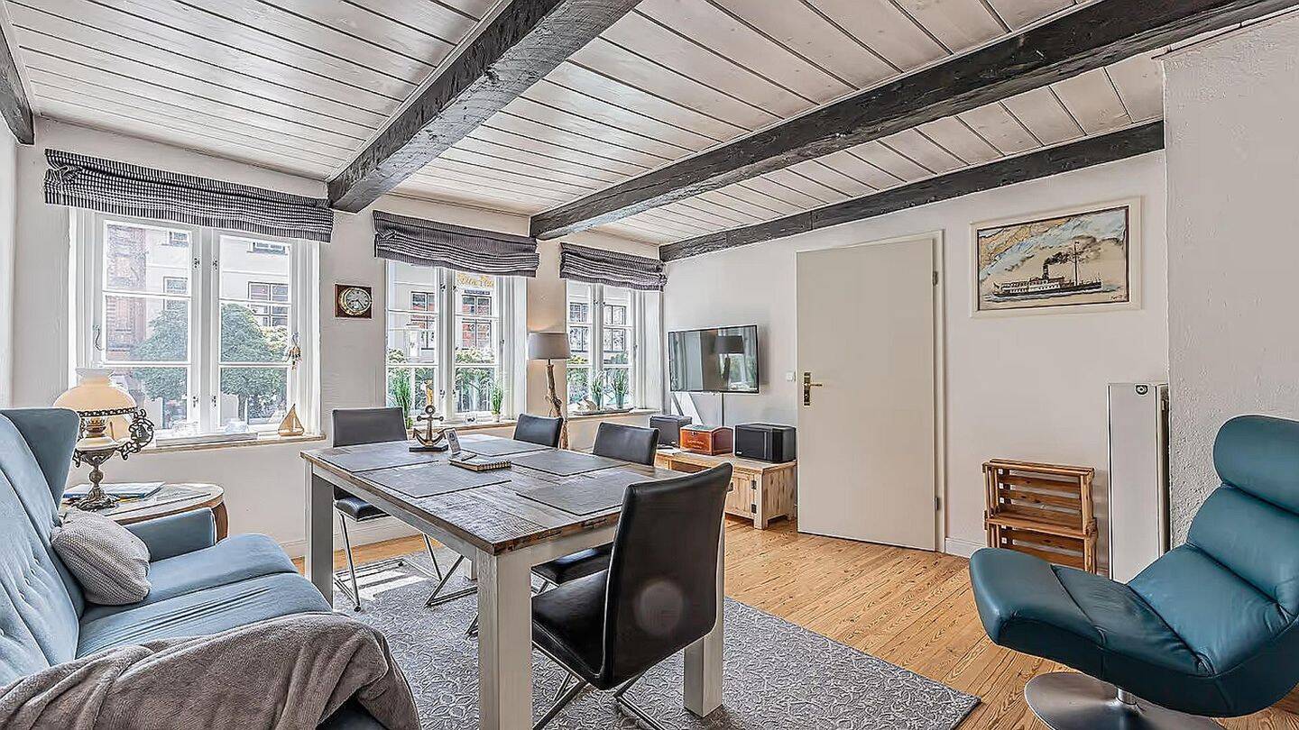 Maisonette mit 2 Schlafzimmern und Balkon im Zentrum – exklusiven Ausblick!, 24937 Flensburg