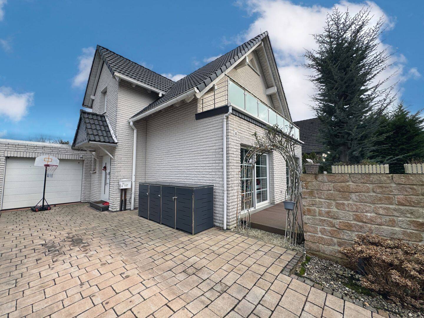 Schnell verfügbar: Ihr neues Zuhause in Düsseldorf – Modernes EFH mit Garage und Wintergarten, 40625 Düsseldorf (Gerresheim Ludenberg)