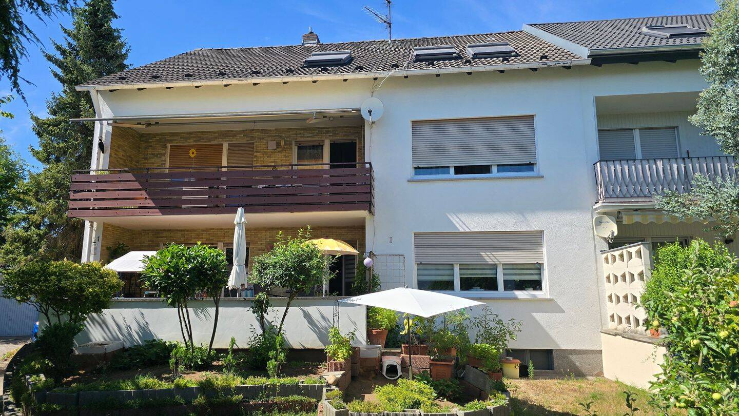 Attraktive 3,5-Zimmer-Wohnung im 1. OG mit großer Terrasse, Keller und Tageslichtbad, 90427 Nürnberg