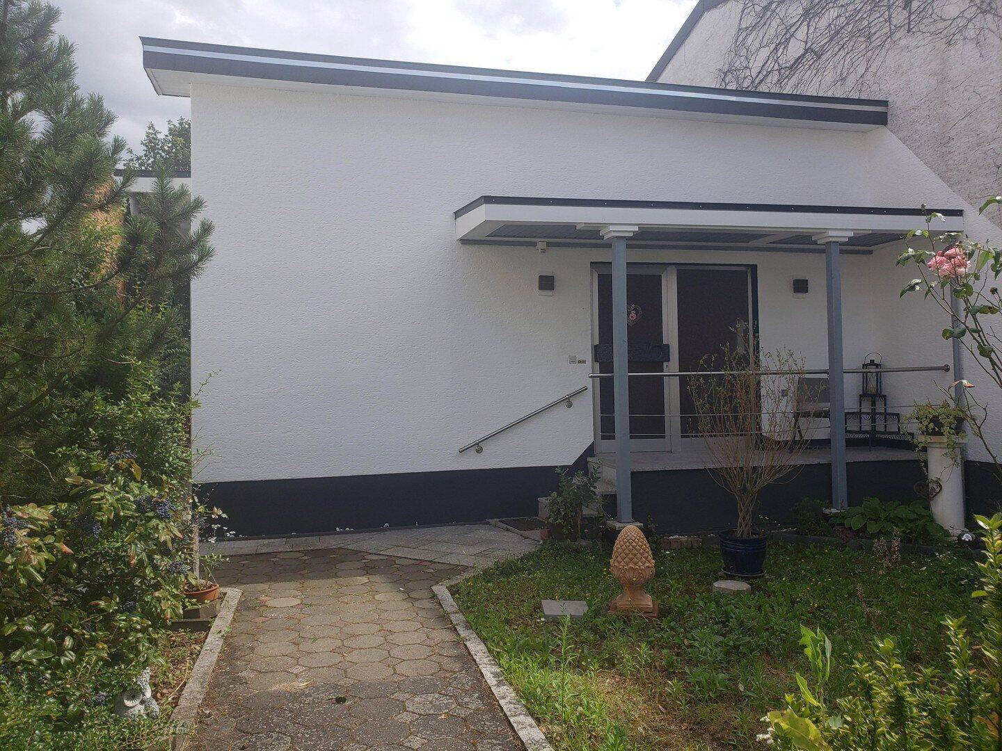 Gemütlicher Bungalow, sehr zentral, großer Garten und Nebengebäude, 68623 Lampertheim