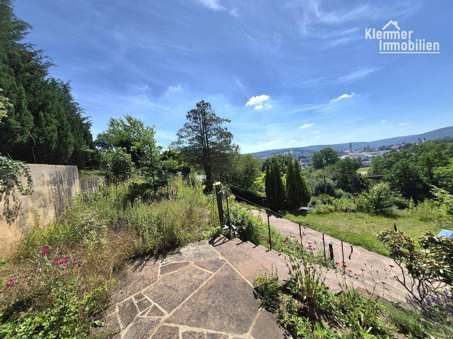 Modern renovierte 5-Zimmer-Wohnung mit Balkon, Garten und Weitblick, 97816 Lohr a. Main (Lohr)