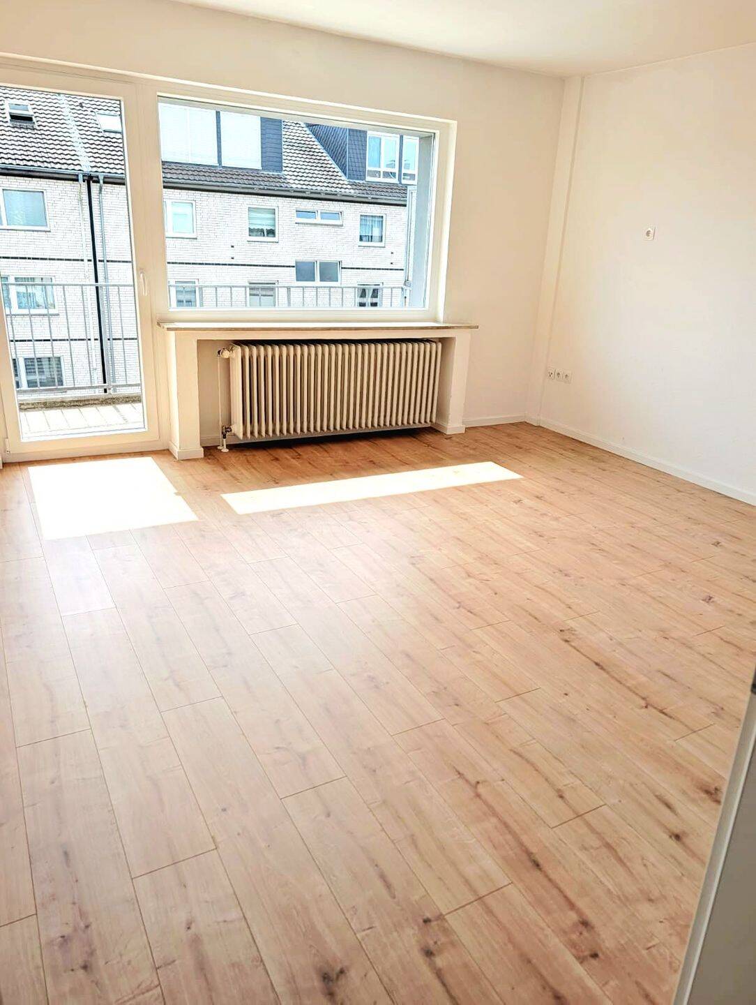 Helle und modernisierte 2-Zimmer Wohnung, 46147 Oberhausen (Alsfeld Holten Schmachtendorf Sterkrade-Nord)