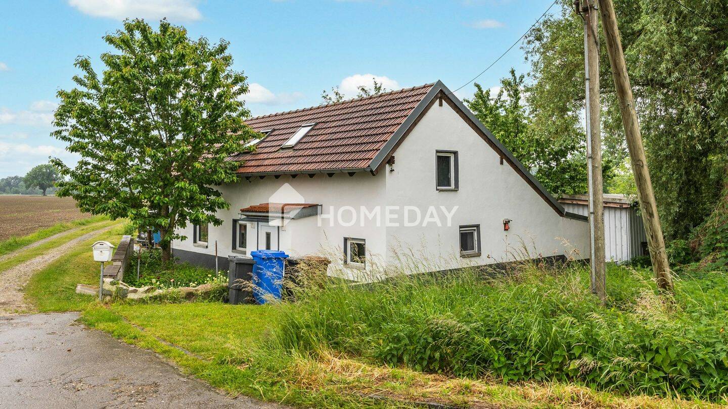 Zeitlos wohnen im Grünen – Einfamilienhaus mit überdachter Terrasse und Nebengebäude, 94099 Ruhstorf a.d. Rott