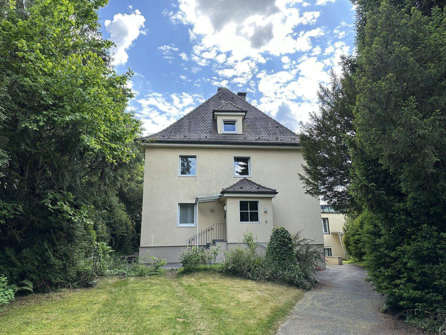 Möblierte 4-Zimmerwohnung, 86156 Augsburg (Bärenkeller Kriegshaber Oberhausen Pfersee)