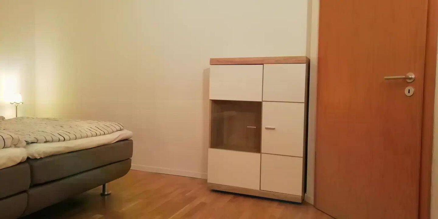 Ruhige Oase im Wiesengrund: Möblierte 2-Zi.-Wohnung direkt an der U1 Stadthalle, 90762 Fürth (Innenstadt)