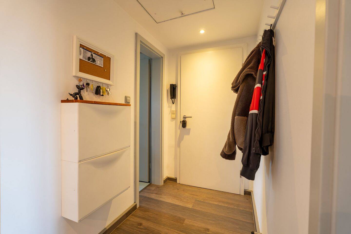 Großzügige 104 m² Dachgeschosswohnung mit Gartenanteil in Wiesbaden-Delkenheim, 65205 Wiesbaden